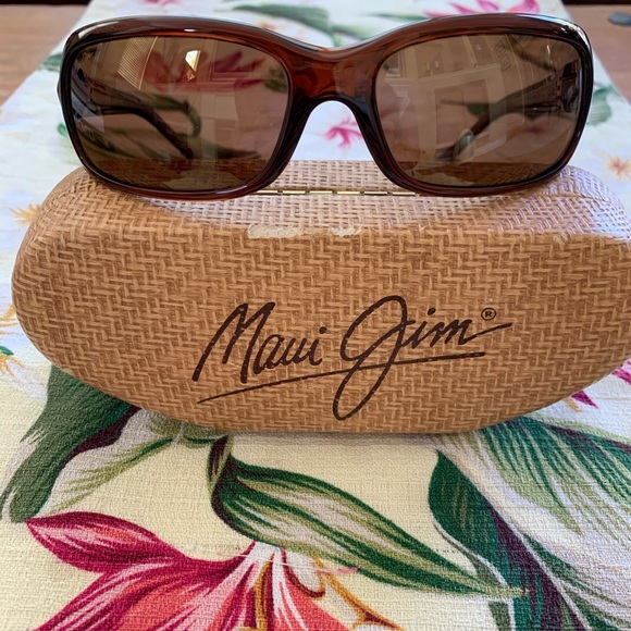 SOLD- Maui Jim Lagoon polarized sunglasses - Picture 6 of 13